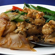 Phat Siio (Noodles Stir Fried With Soy Sauce)