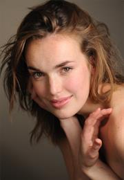 Elizabeth Henstridge