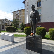 Spomenik Srdjan Knezevic Pale