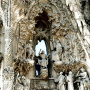 Visit Antnio Gaudi&#39;s Buildings