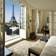 Shangri La, Paris