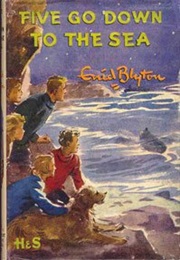 Famous Five: Five Go Down to the Sea (Enid Blyton)