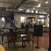 Quincy's Burgers & Seafood (Seattle)