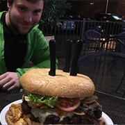 The Londoner Grill: 4 Lb Burger Topped With Bacon and Egg in an Hour