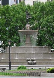 Pulitzer Fountain (Friends Credits)