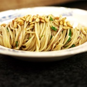 Spaghetti Met Ui, Look, Chili, Ansjovis En Peterselie