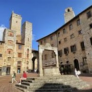 Piazza Della Cisterna San Gimignano