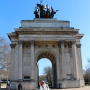 Climb to Top of Wellingtonn Arch