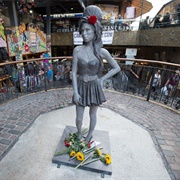 Amy Winehouse Statue