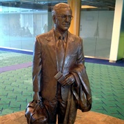 Governor Atiyeh Statue, PDX