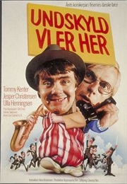 Undskyld Vi Er Her (1980)