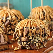 Peanut Butter Cup Caramel Apples