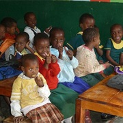 Getting in Contact With Locals in Mto Wam Bu in Tansania