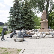 Welland Canal Memorial Monument