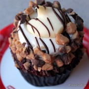 Red Velvet Cheesecake Cupcake