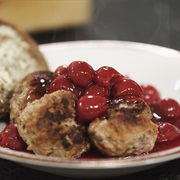 Balletjes Met Krieken En Bruin Brood