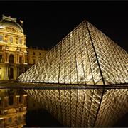 La Pyramide Du Louvre