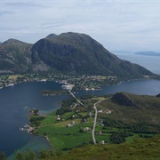 Midsund