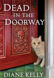 Dead in the Doorway (Diane Kelly)
