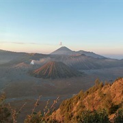 Sunrise Trekking in Bromo-Tengger-Semeru NP, Java, Indonesia