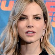 Sylvia Hoeks