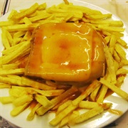 Francesinha No Capa Negra
