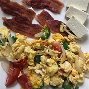 Huevos a La Mexicana Con Tocino