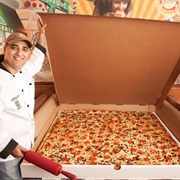 Largest Pizza Commercially Available - Big Mama's & Papa's Pizzeria, Los Angeles, USA