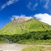 Saint Vincent and the Grenadines: La Soufrière (4,049 Ft)