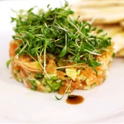 Tartaar Van Zalm Met Avocado En Komkommer