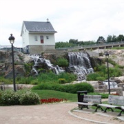 La Petite Maison Blanche (The Little White House), Saguenay, Quebec