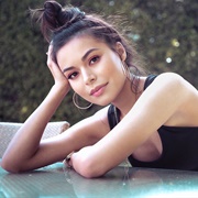 Miranda Cosgrove-1,68 M