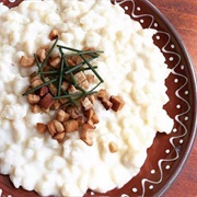 Slovakia: Bryndzové Halusky