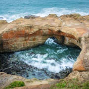 Devil's Punchbowl, Oregon