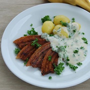 Denmark: Stegt Flæsk Med Persillesovs