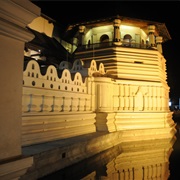 Visiting the Tooth Temple in Kandy, Sri Lanka