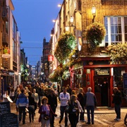 Make Five New Friends in an Irish Pub