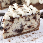 Cinnamon Roll Cheesecake