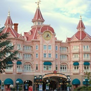 Różowy Pałac Disneya W Paryżu