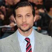 Logan Marshall