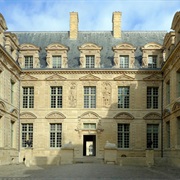 Hotel De Sully