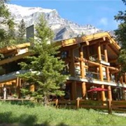 Moraine Lake Lodge