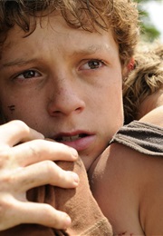 Oaklee Pendergast, Tom Holland, and Samuel Joslin in Lo Imposible (2012)