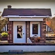 Little Nadine Earles Doll House Grave