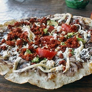 Tlayuda Callejera, Con Asiento, Tasajo Y Frijoles Negros