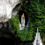 Grotte De Massabielle