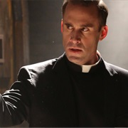 Joseph Fiennes - Monsignor Timothy Howard