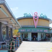 Flo's V8 Cafe