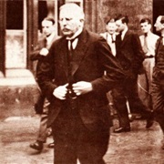 Rutherford Smashes Atoms (1919)