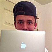 Mitchell Hladchuck/Mitchellreacts